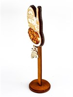 Магнит с янтарем Бочка с бутылкой с символикой Абрау-Дюрсо - фото 70492