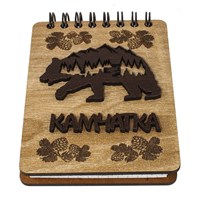 Магнит - блокнот деревянный с накладными деталями и гравировкой Медведь с символикой Камчатки 50 листов - фото 78023