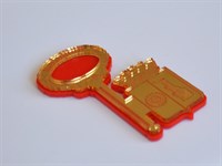 Купить магнитик зеркальный многослойный золотой ключ с гербом на красной подложке - фото 9686