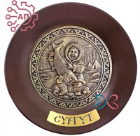 Тарелка сувенирная с 3D вставкой из гипса Мальчик с рыбой Сургут 34748 34748