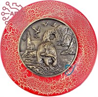 Тарелка сувенирная с 3D вставкой из гипса Медведь с рыбой и маяк 34922 34922
