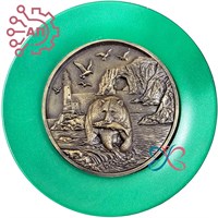 Тарелка сувенирная с 3D вставкой из гипса Медведь с рыбой и маяк 34922 34922
