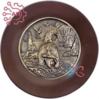 Тарелка сувенирная с 3D вставкой из гипса Медведь с рыбой и маяк 34922 34922