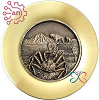 Тарелка сувенирная с 3D вставкой из гипса Медведи с крабом Камчатка 31524 31524